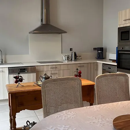 Spacieux En Centre-ville Pour 6 Pers. Avec Vue Sur Montagne - Fr-1-234-327 *