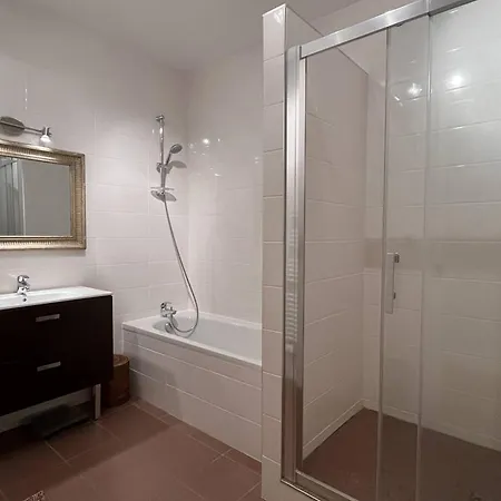 Spacieux En Centre-ville Pour 6 Pers. Avec Vue Sur Montagne - Fr-1-234-327 코트레