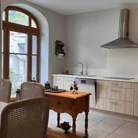 Spacieux En Centre-ville Pour 6 Pers. Avec Vue Sur Montagne - Fr-1-234-327 코트레