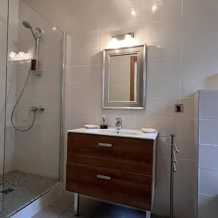 Spacieux En Centre-ville Pour 6 Pers. Avec Vue Sur Montagne - Fr-1-234-327