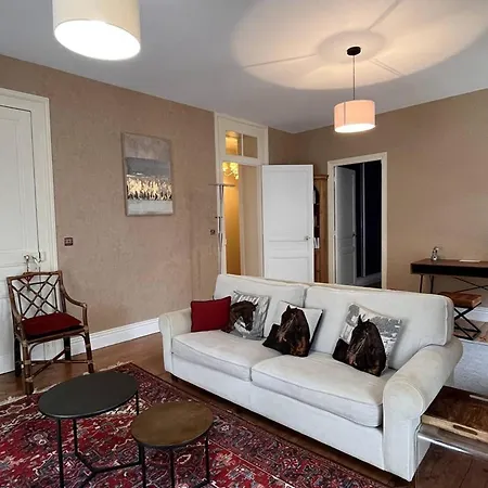 Spacieux En Centre-ville Pour 6 Pers. Avec Vue Sur Montagne - Fr-1-234-327 Apartment *