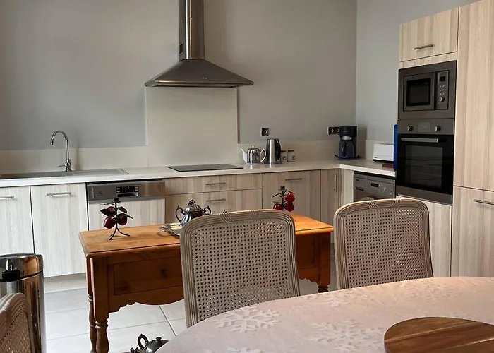 Spacieux En Centre-ville Pour 6 Pers. Avec Vue Sur Montagne - Fr-1-234-327 *